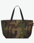 "Packshot of a 2839W travel bag rectangular bottom
with short polycotton handles and a zipper and an inside pocket.
This extra-large bag is made of printed polyamide
Sac cabas a poignees courtes camouflage format XL"