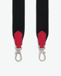 "Packshot of a 1662A shoulder strap
to hang on Hervé Chapelier bags.
The strap is made of leather and polyamide in a medium size.
Lanière bandoulière polyamide et cuir dans une taille M"